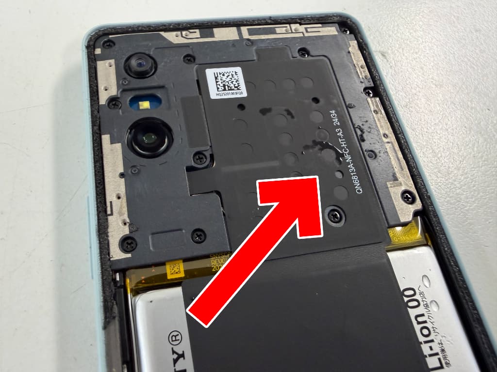 本体内部に水分が入っている水没修理中のXperia10VI