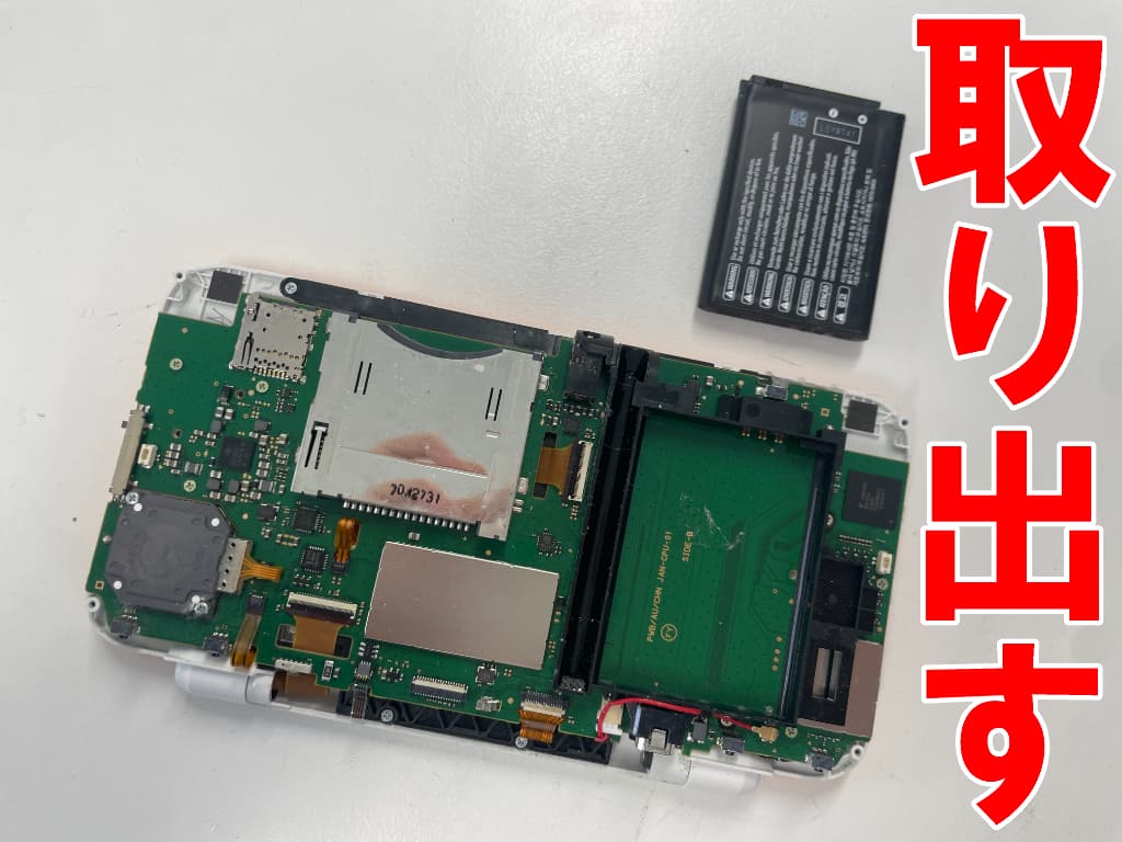 リチウムイオンバッテリーを取り出したAボタン修理中のNewニンテンドー2DSLL