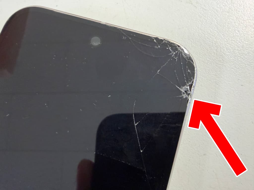 表面ガラスが割れている画面交換中のPixel9