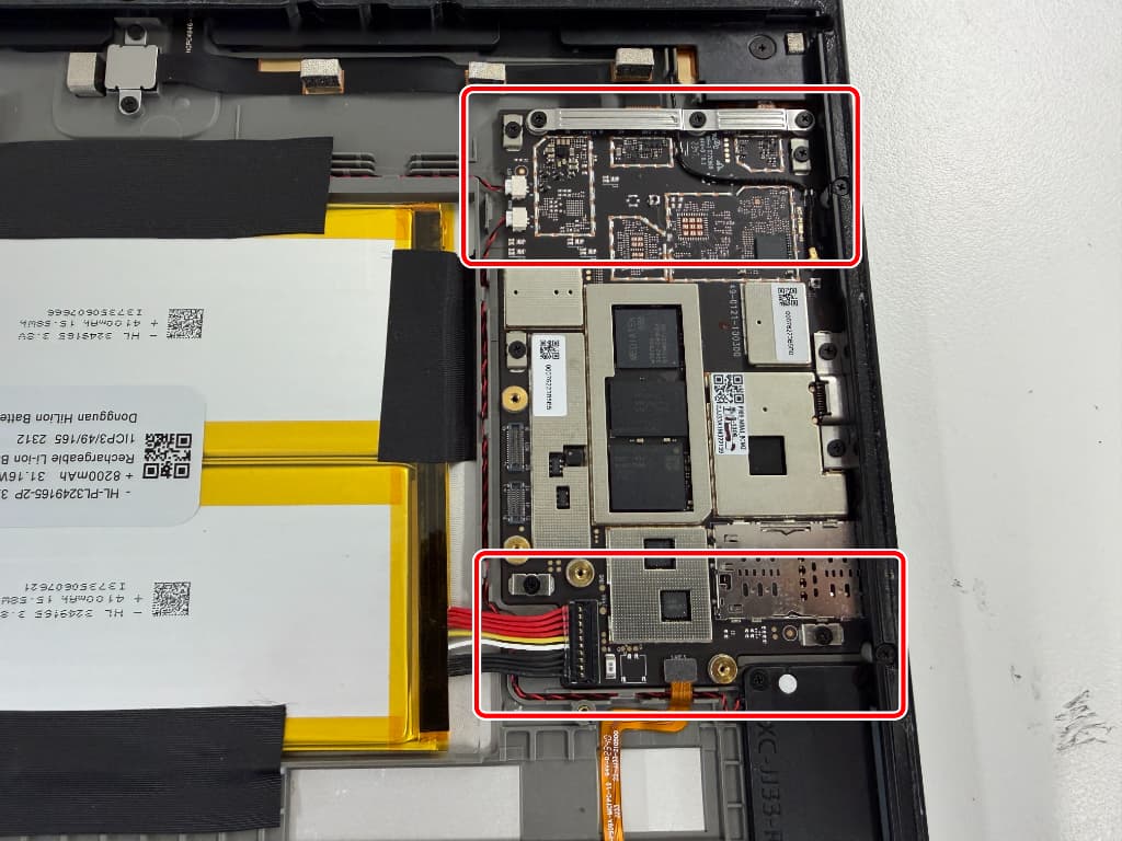 基板にコネクタ類が接続されている充電コネクタ交換修理中のZ会タブレット(第2世代)