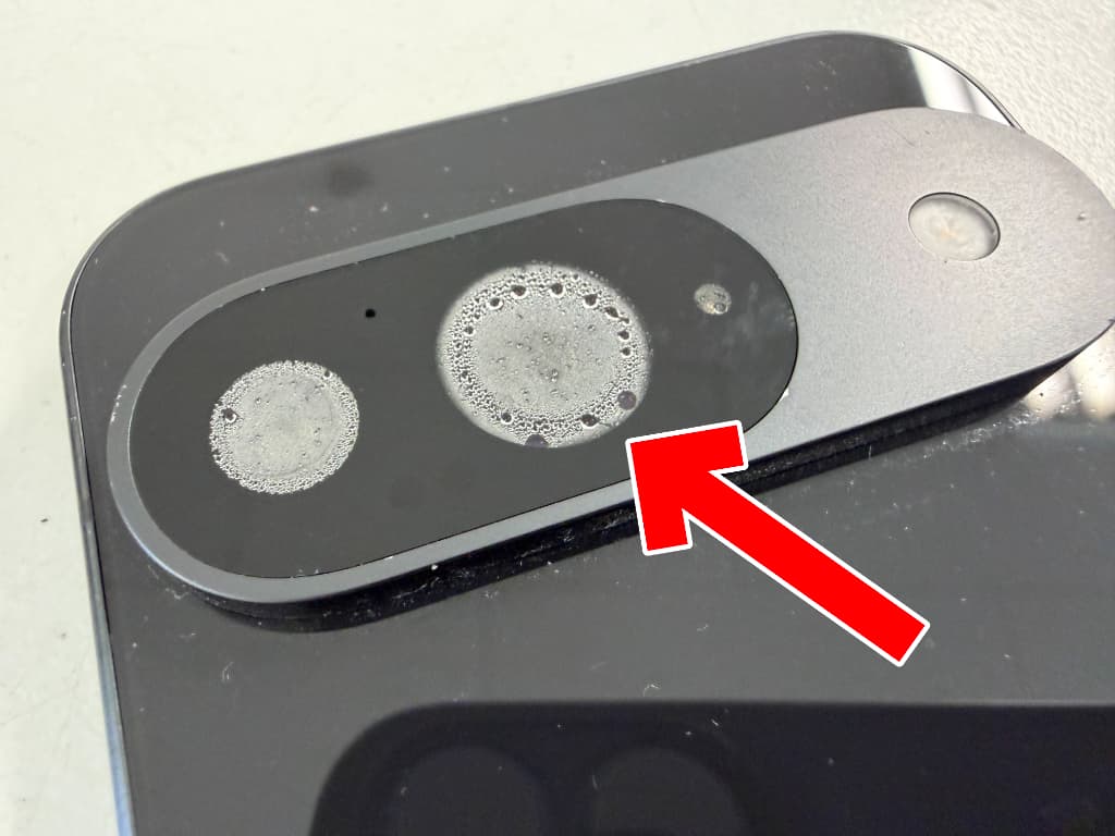 バックカメラ内部に水分が付いているピクセル9