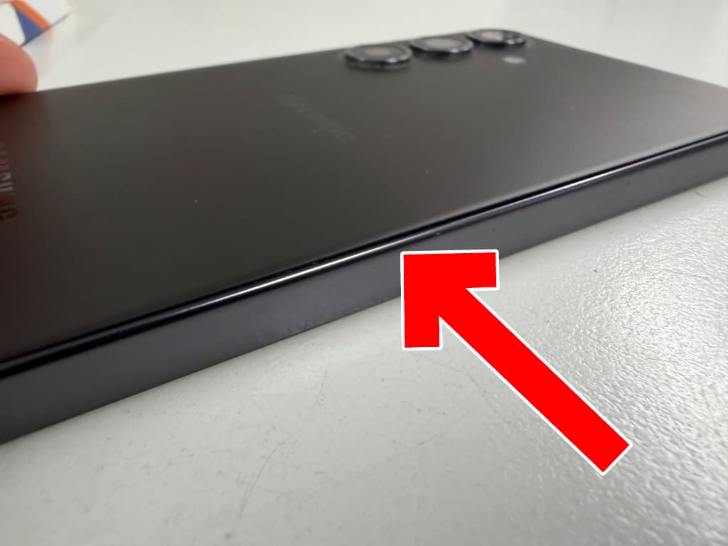 背面パネル浮きも改善したGalaxyS24