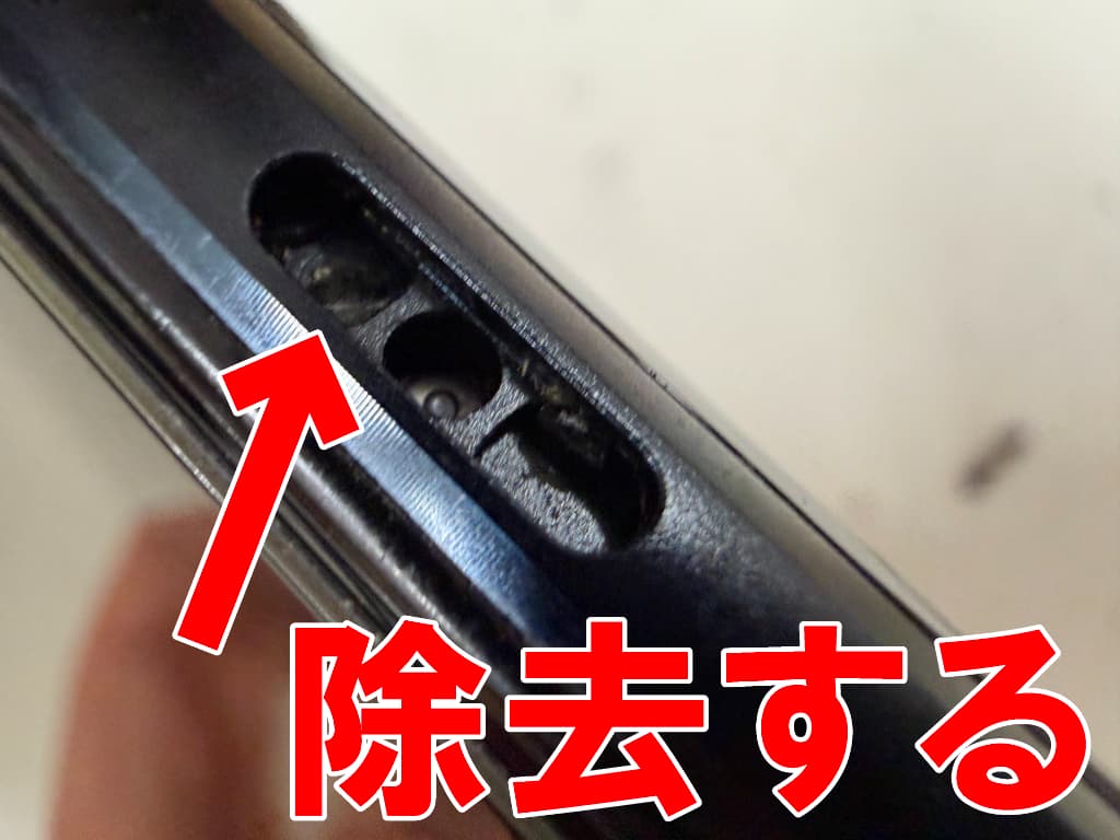 電源ボタンが付いていた箇所に異物が入ったままのROG Phone6