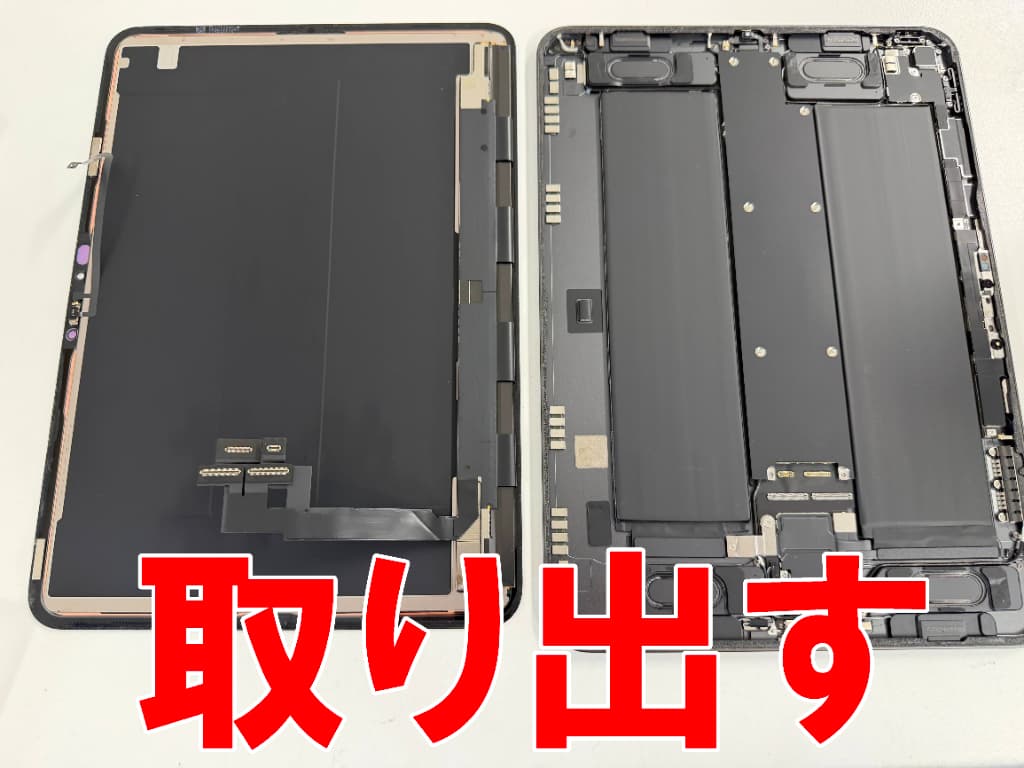 画面パーツを基板から取り出した水没復旧作業中の11inch iPadPro(M4)