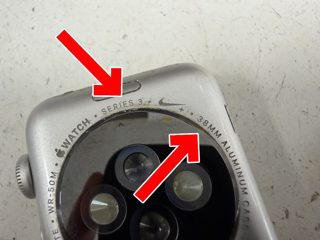 背面にApple Watch Series3 38mmと記載されている