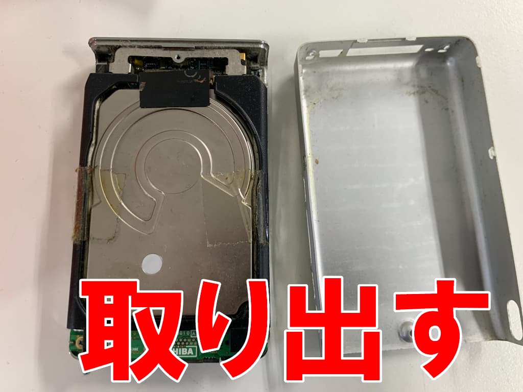 背面パネルを取り出した電池交換修理中のgigabeat x60