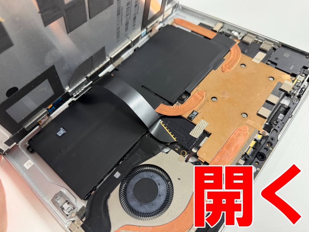 画面を開い手分解したフロントパネル交換修理中のサーフェスプロ9