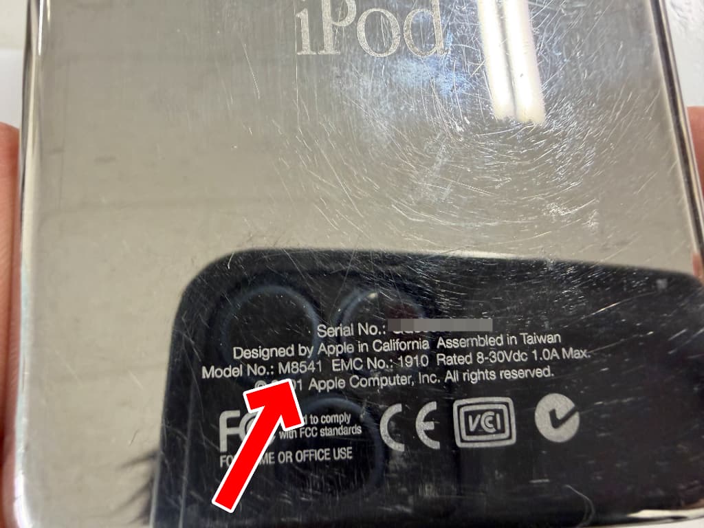 iPod (Scroll Wheel)のモデル番号はM8541