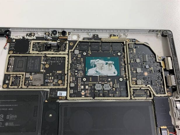 Surface Pro5の基板を本体フレームにセットして動作確認後